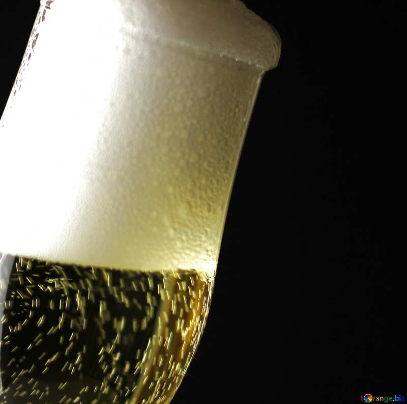 Cover. Full glass of champagne. №25767