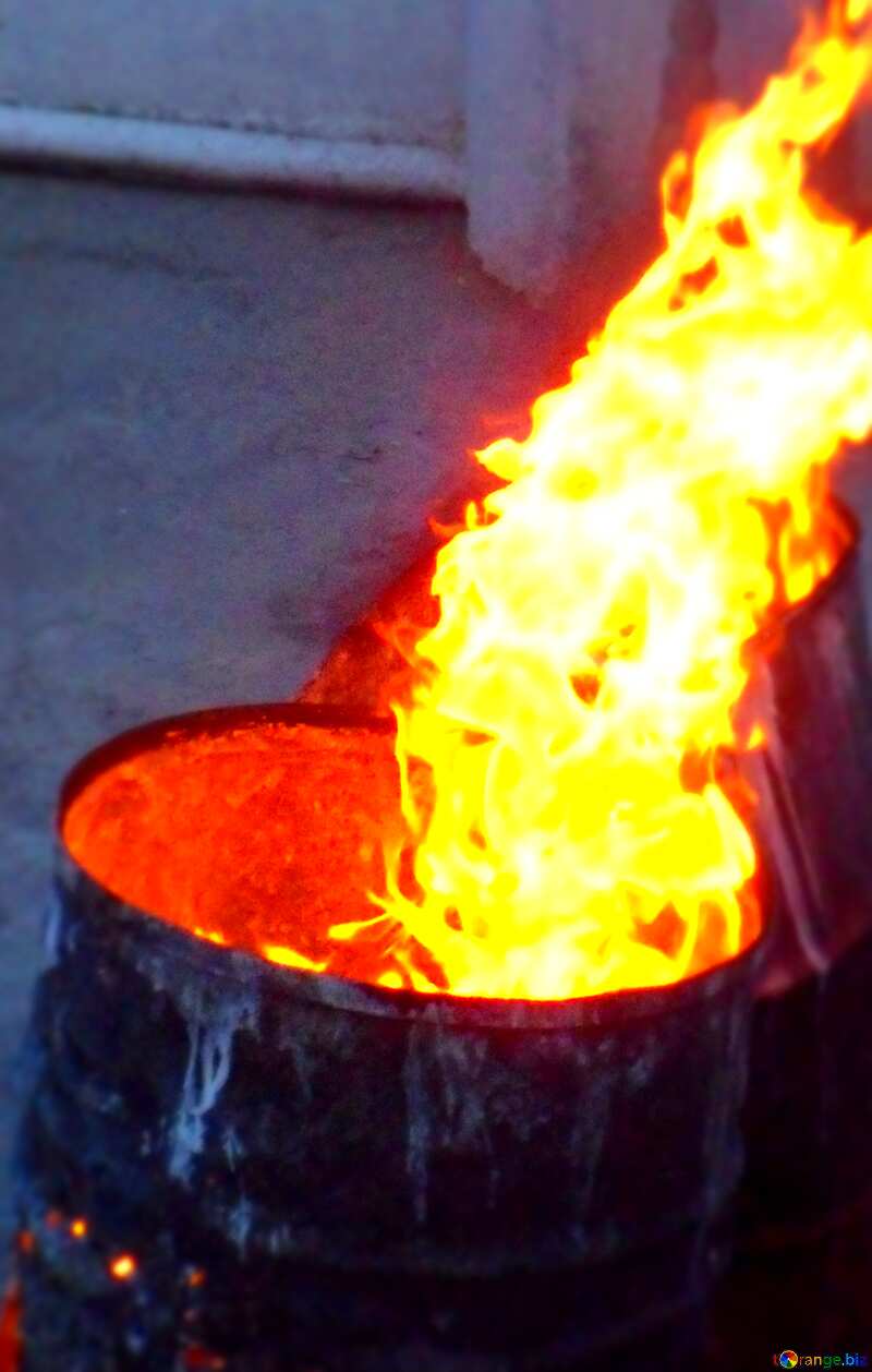 a bin on fire №13549