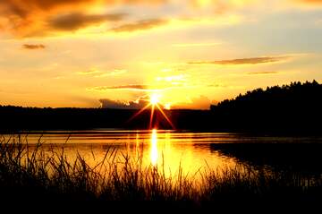 FX №268715 Stunning Sunset Reflection Over Tranquil Lake: Nature`s Evening Masterpiece