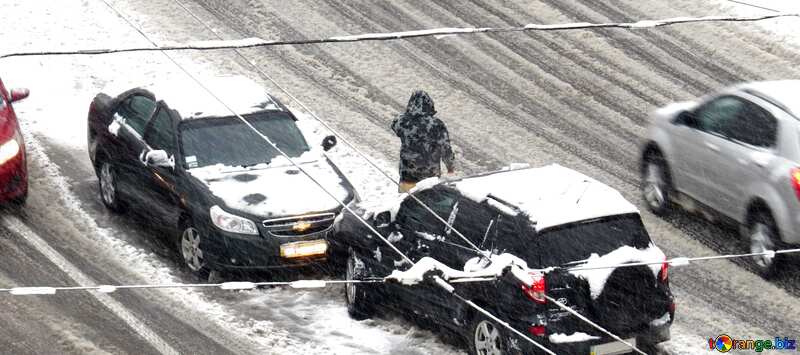 Обложка. Автомобильная авария  в снегопад. №18073