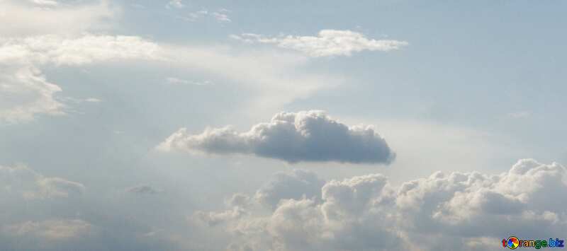 Обложка. Кучевые облака на голубом небе. №2000