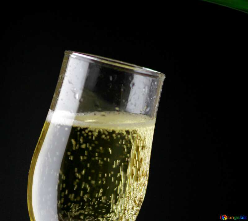 Обложка. Пузырьки шампанского в бокале. №25752