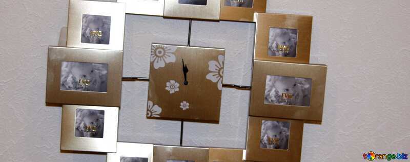 Часы с 12 рамками под фотографии. Металл