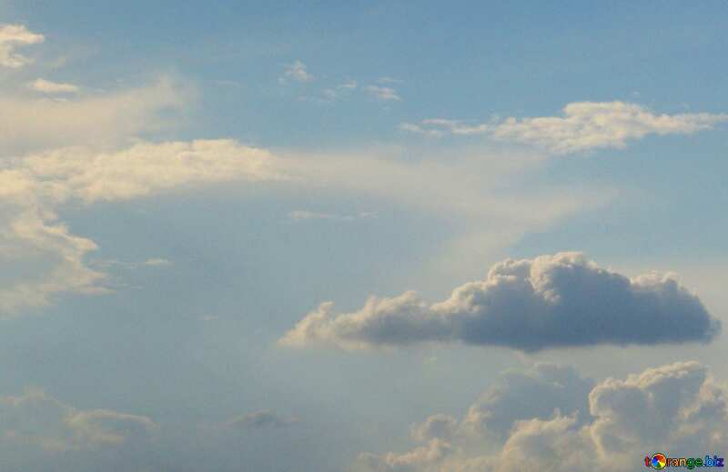 Abdeckung. Cumulus-Wolken in den blauen Himmel. №2000
