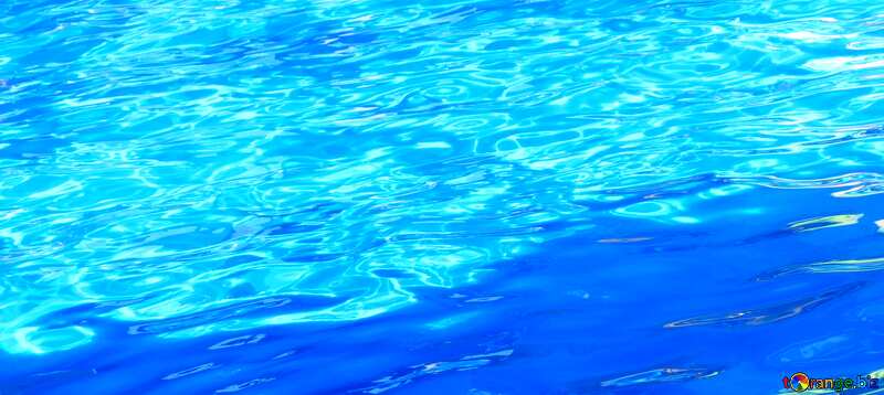 Abdeckung. Das blaue Wasser im pool. №25513