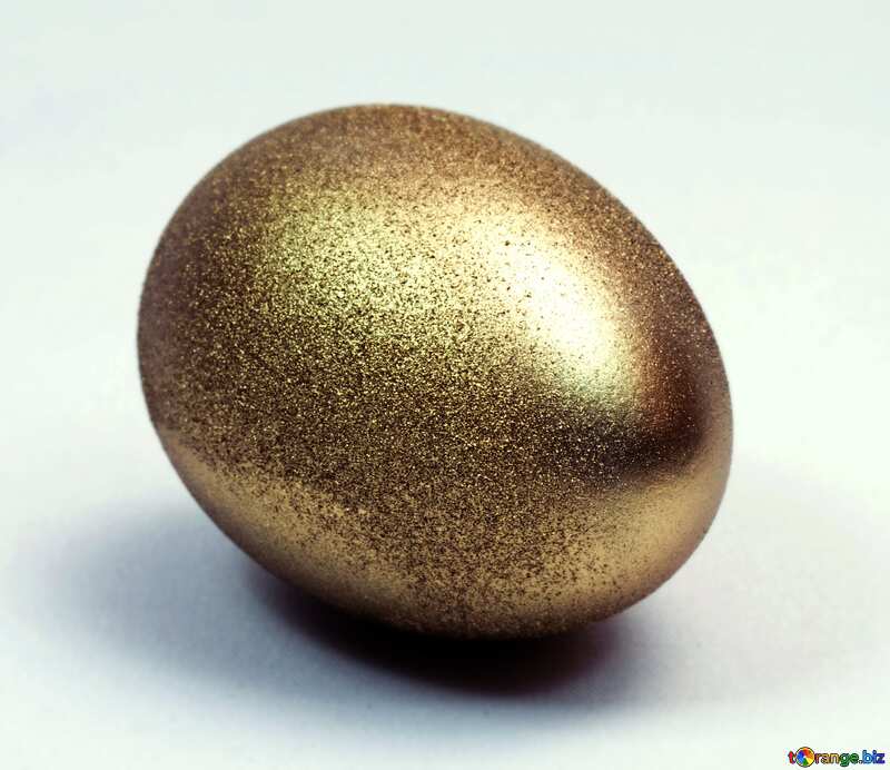 Purpurrote Farbe. Gold Ei. №8241