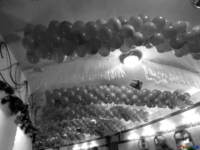  balloons decorating black and white picture №15884