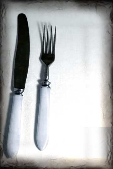 FX №70167 Image avec espace pour le texte. Un couteau et une fourchette. Ancien avec un os manche blanc..